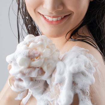 Sabonete Líquido Olay Moisture Shea Butter 650ml: Hidratação Intensa para uma Pele Suave e Radiante.
